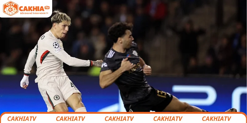 cổ động viên Chelsea không hài lòng với Garnacho